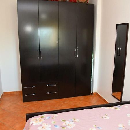 Gzim'S Apartment Durrës Eksteriør bilde