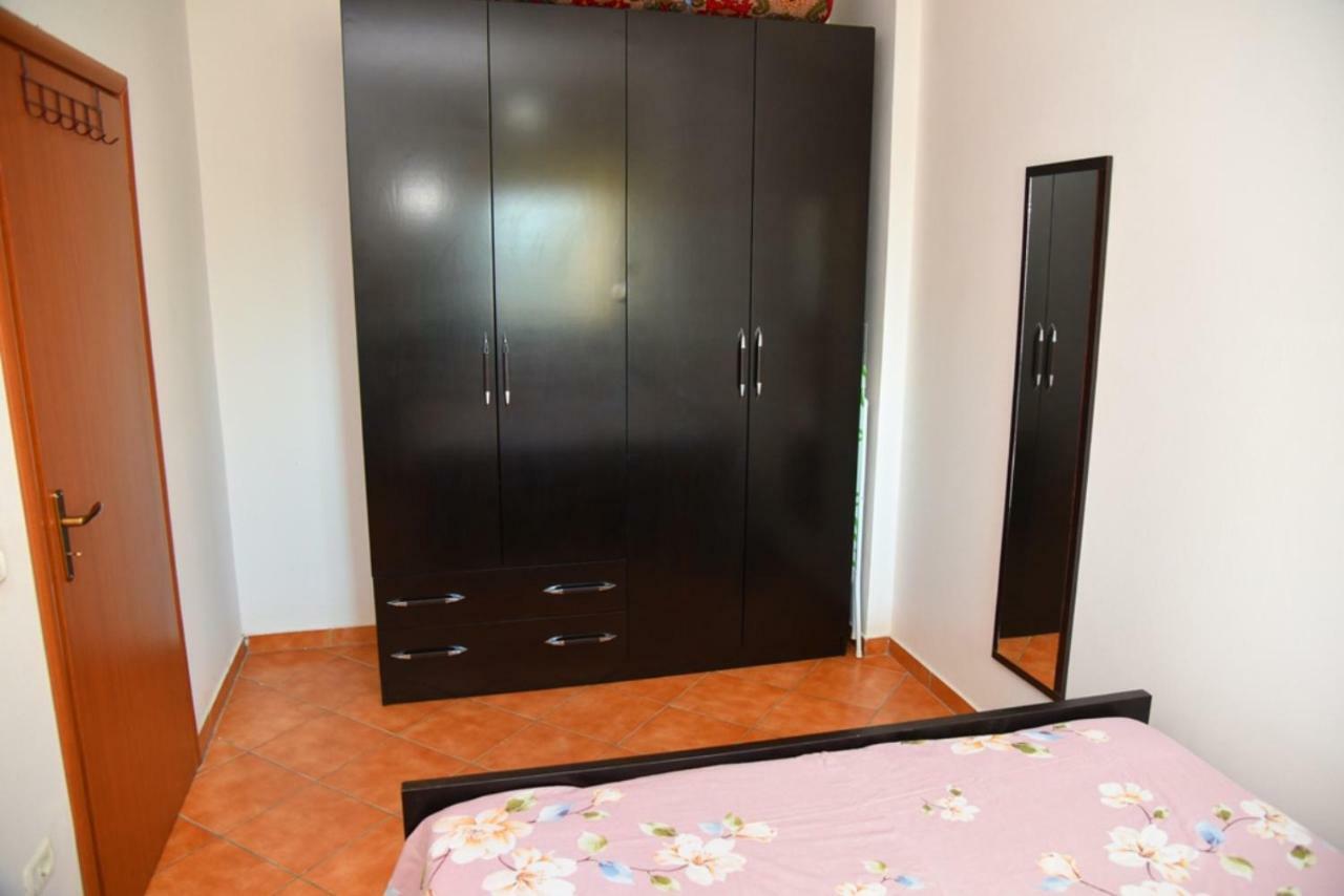 Gzim'S Apartment Durrës Eksteriør bilde