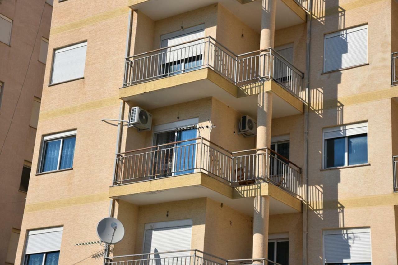 Gzim'S Apartment Durrës Eksteriør bilde