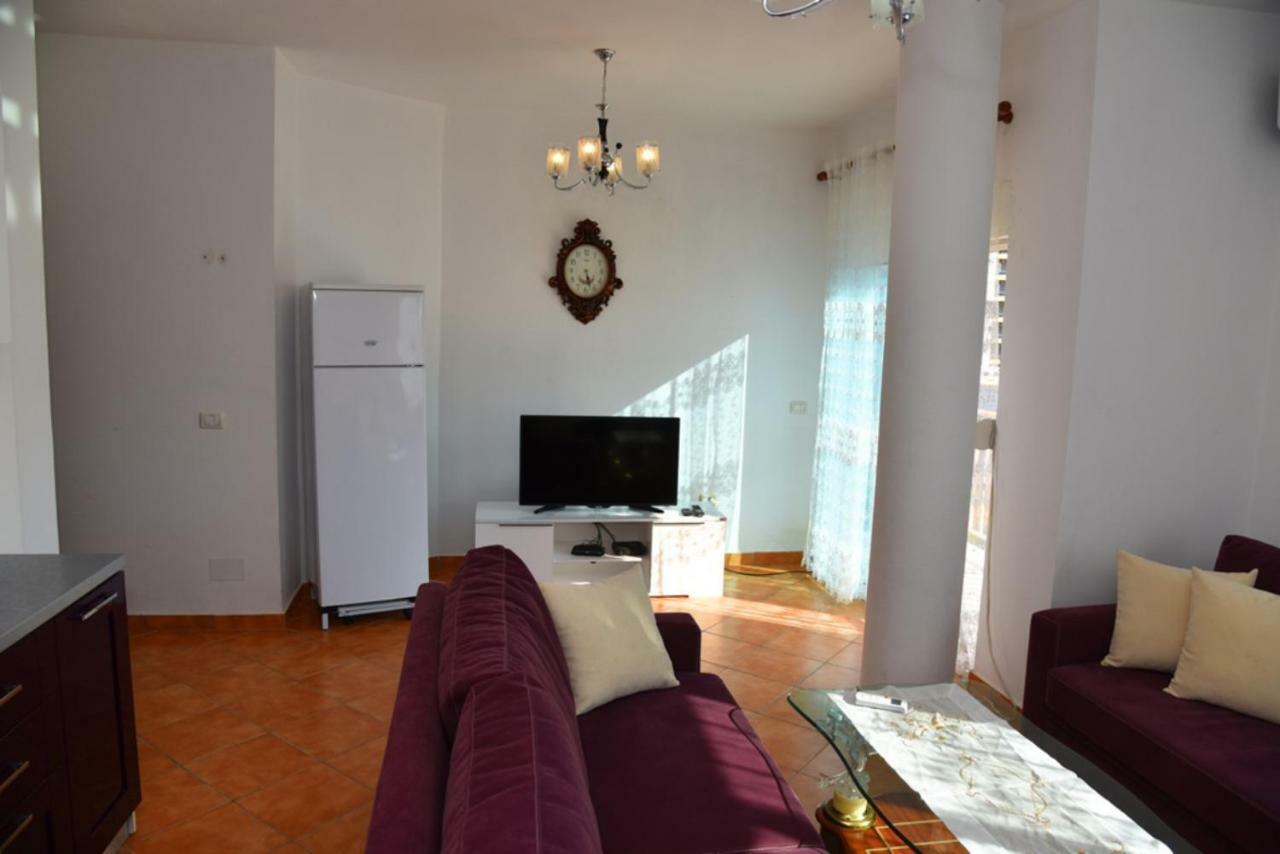 Gzim'S Apartment Durrës Eksteriør bilde