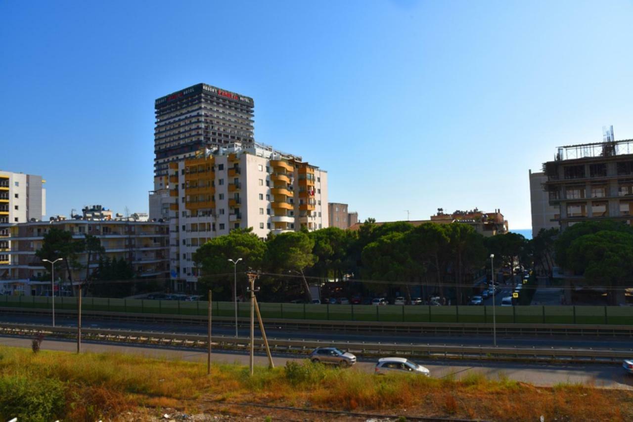 Gzim'S Apartment Durrës Eksteriør bilde