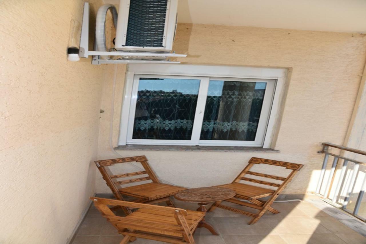 Gzim'S Apartment Durrës Eksteriør bilde
